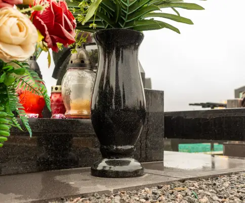 Ваза В002 в цвете, имитирующем натуральный гранит