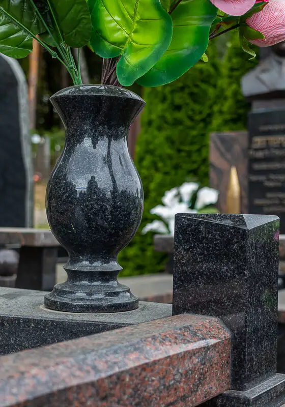 Как правильно выбрать декор для памятника